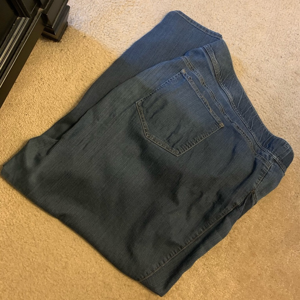 Torrid elastic waste jeans! In great condition.